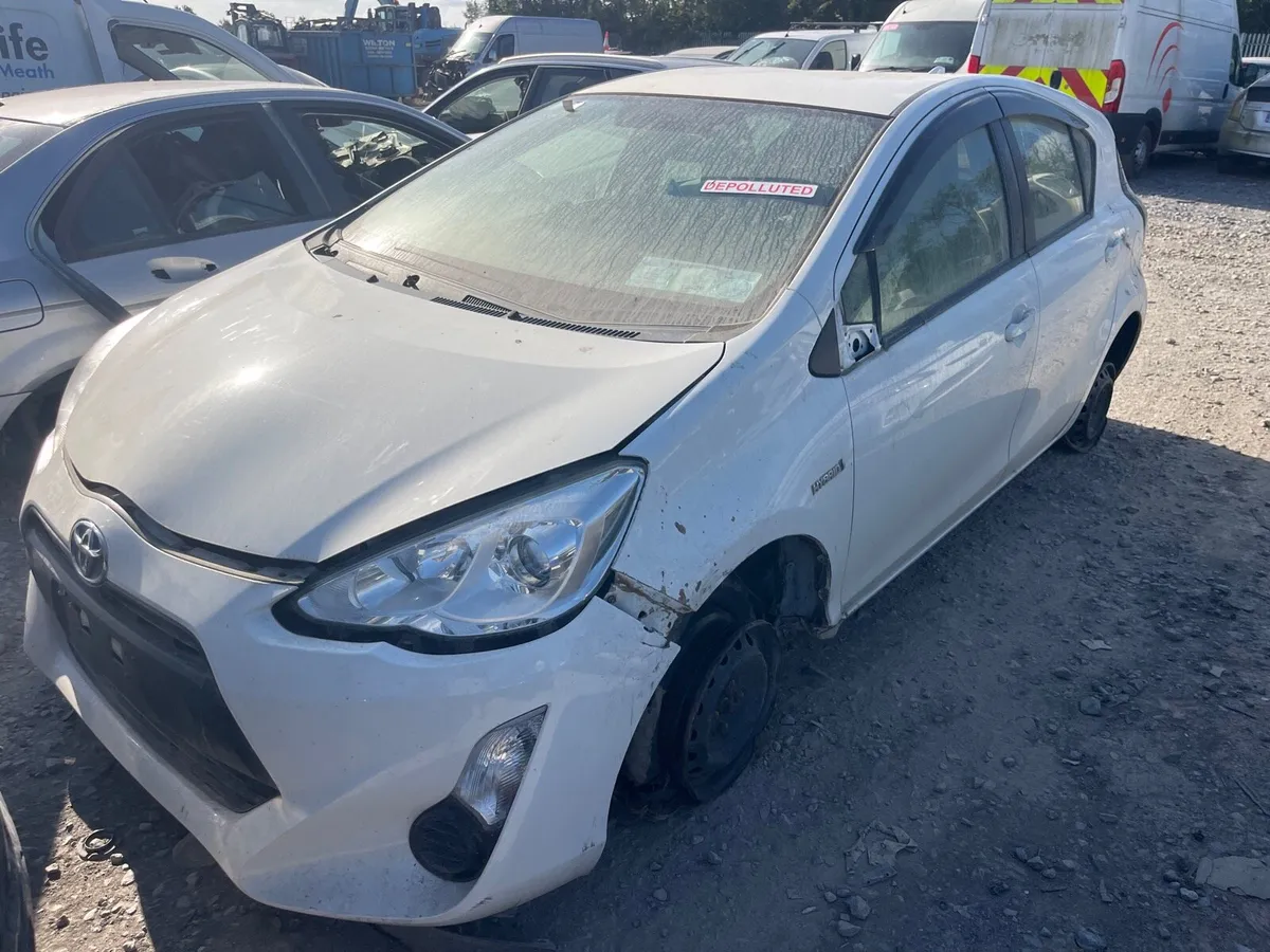 ♻️ 2017 Toyota Aqua breaking ♻️ - Image 4