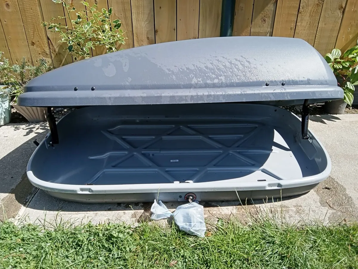 Car Roof Box. - Image 1