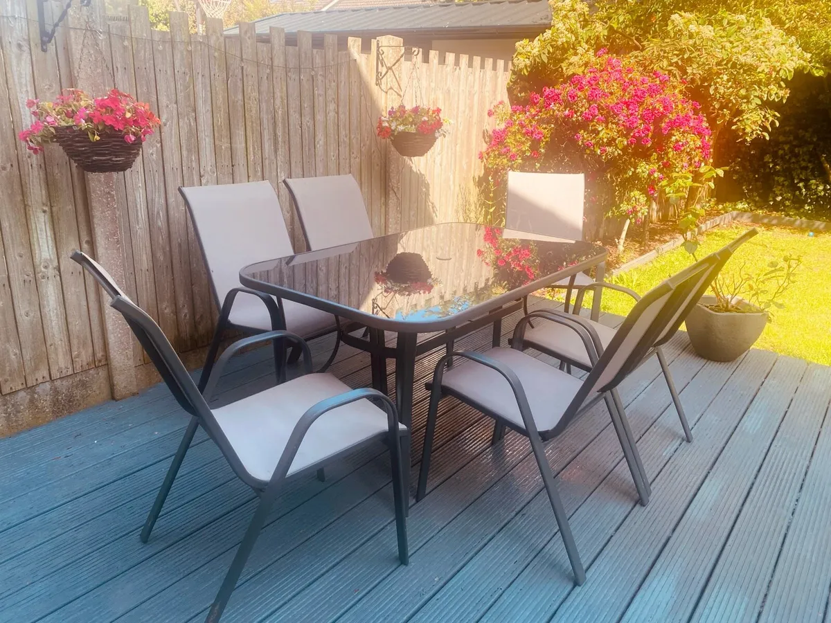 Garden table and chairs - Image 3