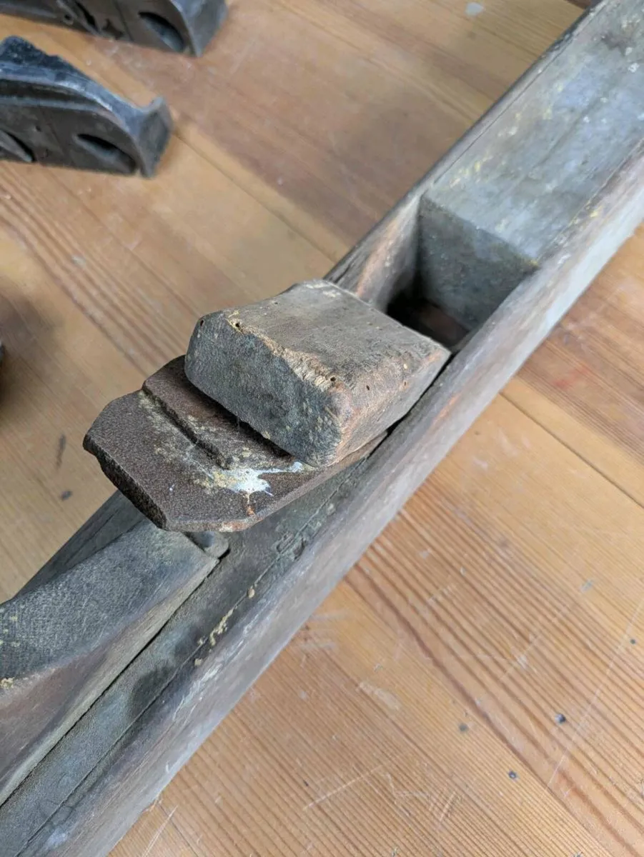 Large old wooden hand plane - Image 3