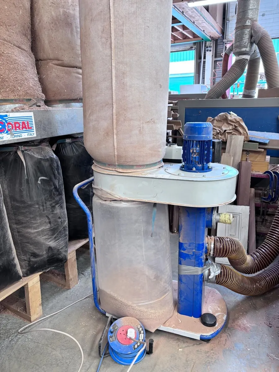 Dust Extractors - 4, 2 and 1 bag - Image 2