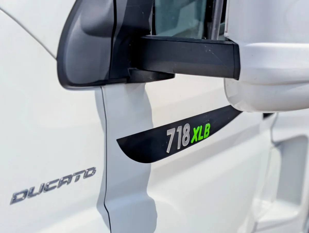 2018 CHAUSSON FLASH SPECIAL EDITION 718XLB - Image 3