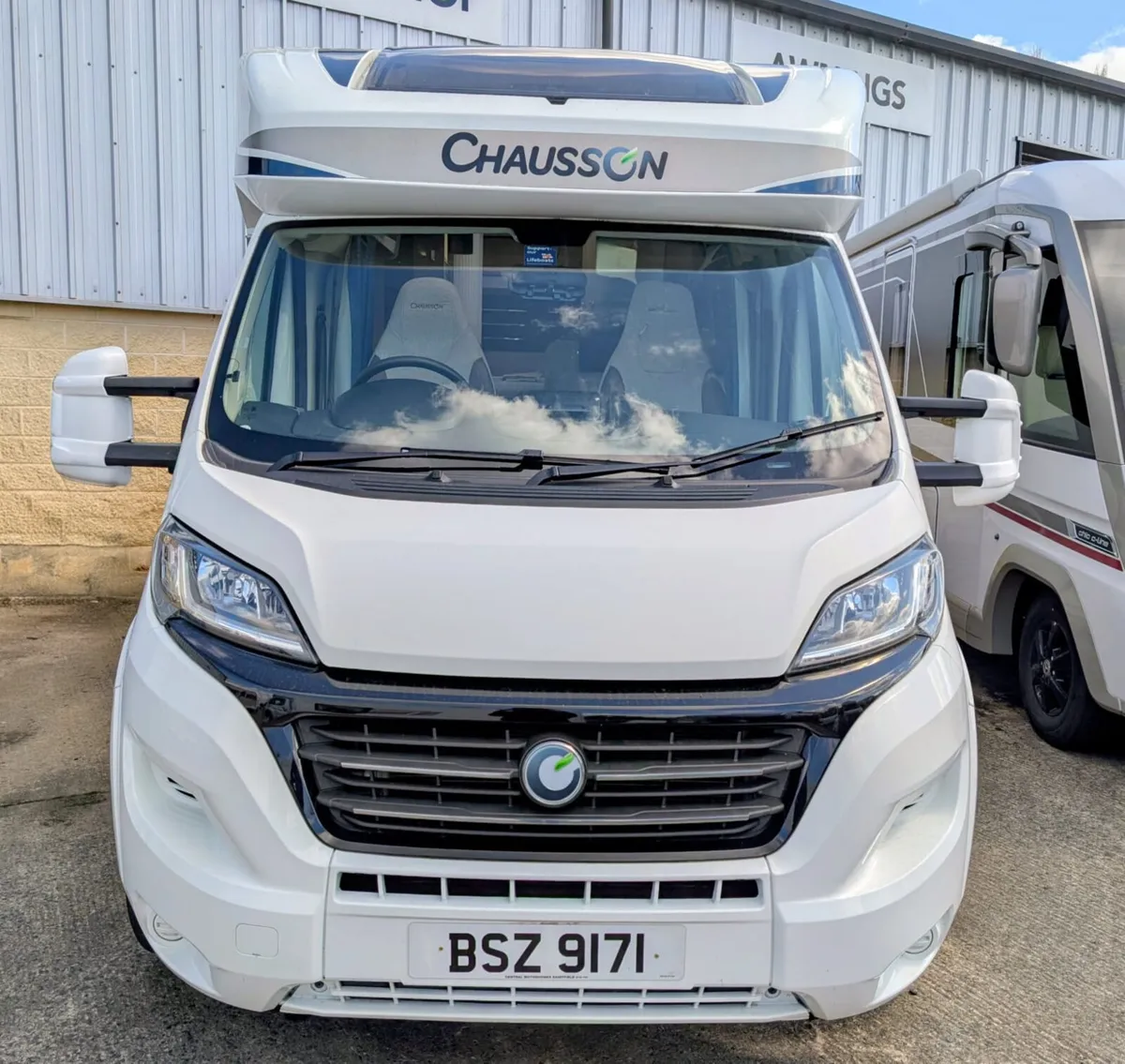 2018 CHAUSSON FLASH SPECIAL EDITION 718XLB - Image 4