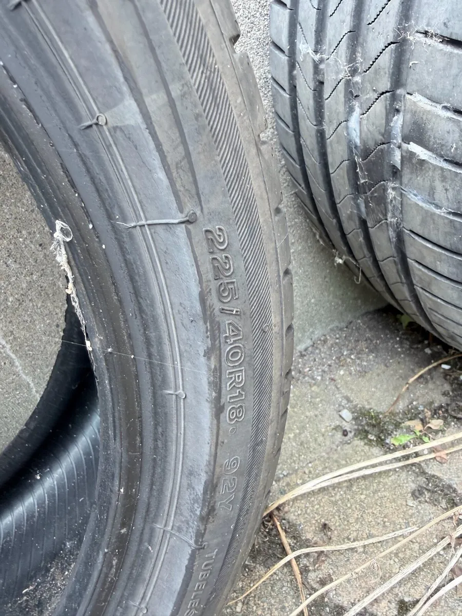 2x Bridgestone tires 225/40/r18 - Image 4