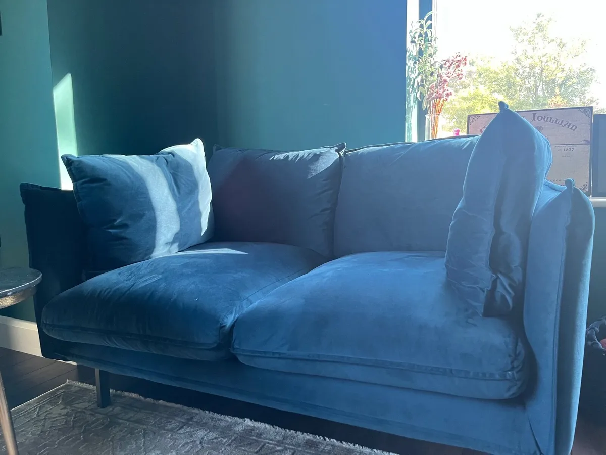 3+2 Seater Velvet Sofa Suite + footstool - Image 3