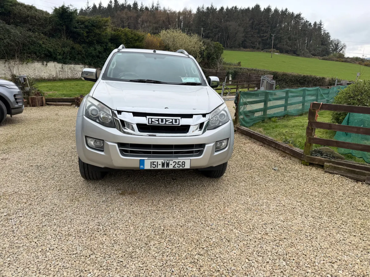 Isuzu D Max 5 Seater Crew Cab 2015 - Image 3