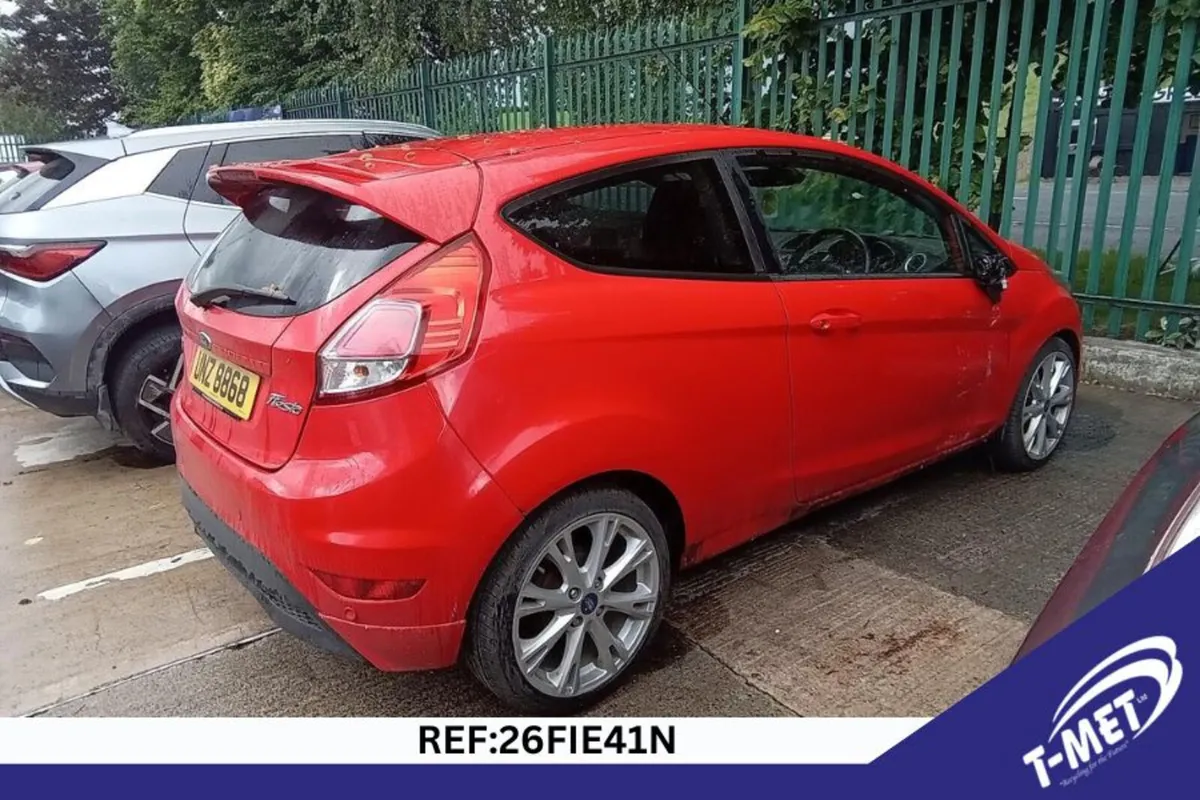 2015 FORD FIESTA BREAKING FOR PARTS - Image 1