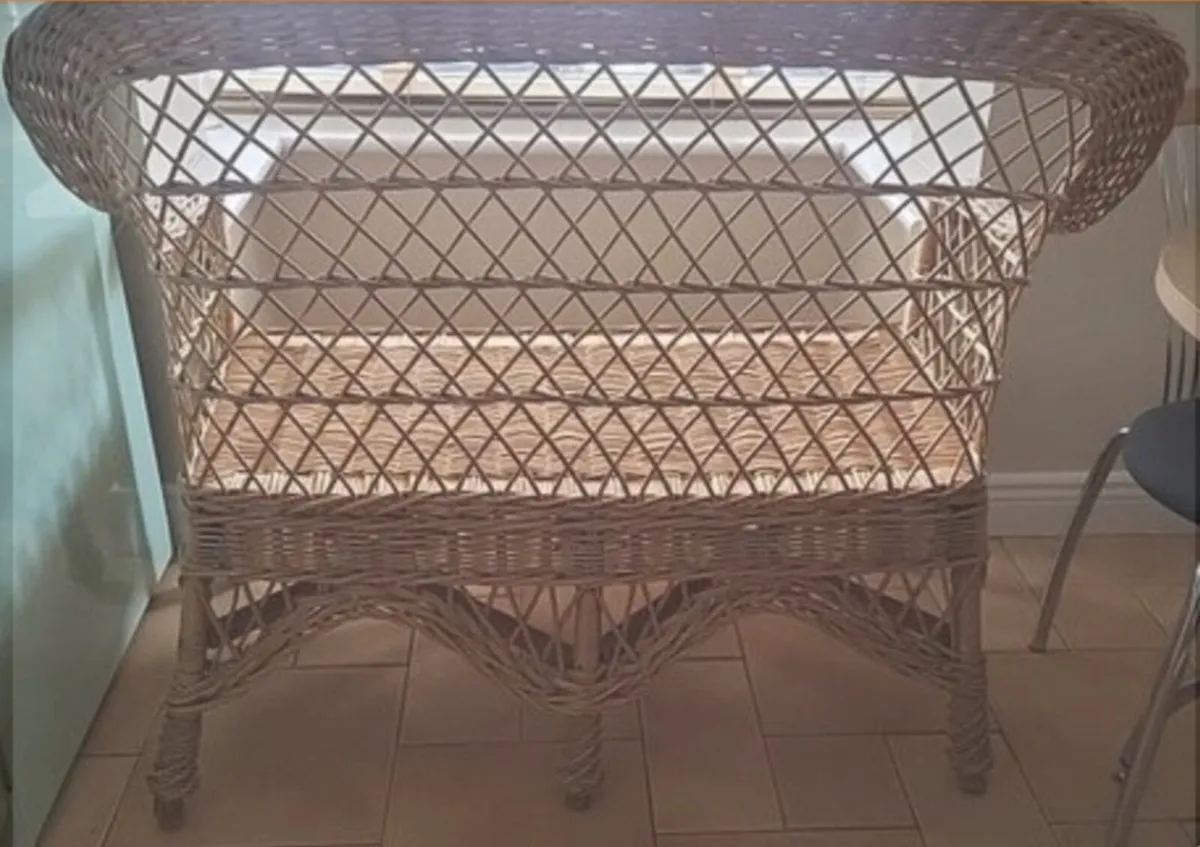 Free Wicker Seat - Image 2