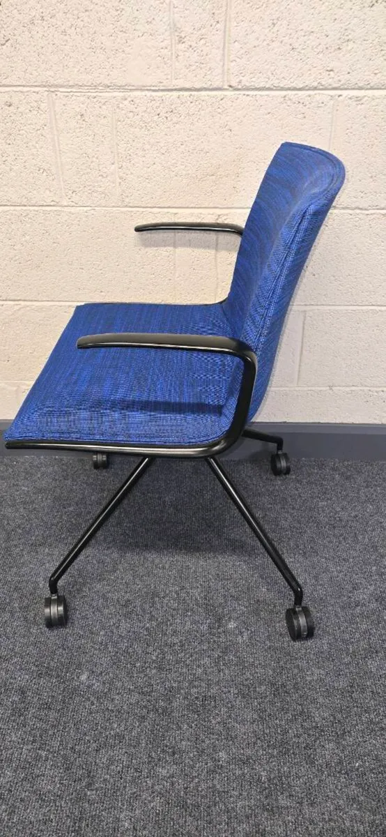 Catifa Up chairs x 30 - Image 1