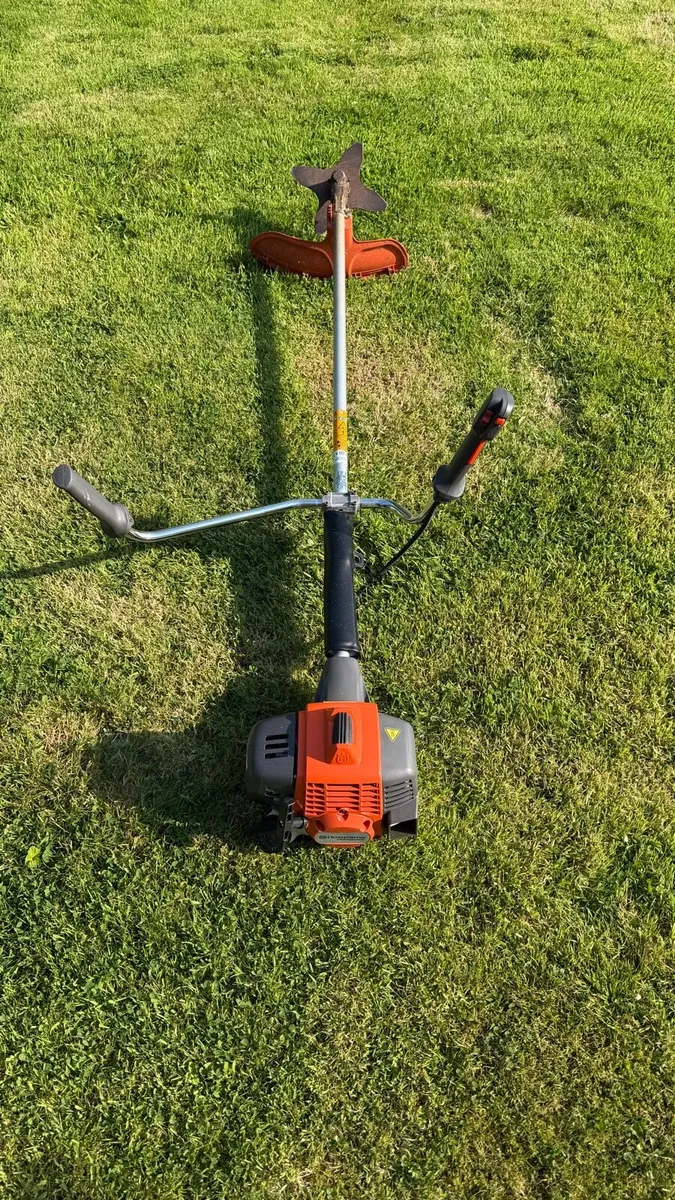 Husqvarna 543rs strimmer brush cutter very low hrs - Image 1