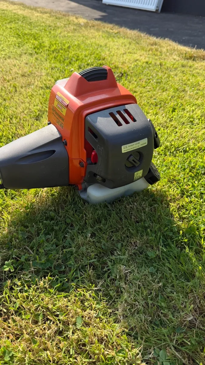 Husqvarna 543rs strimmer brush cutter very low hrs - Image 3