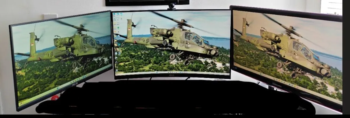 2  gaming monitors - Image 1