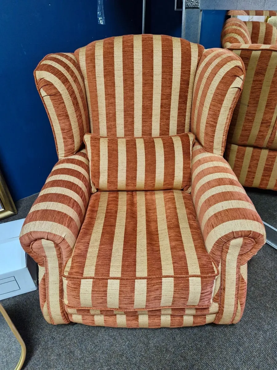 QUEEN ANNE CHAIR