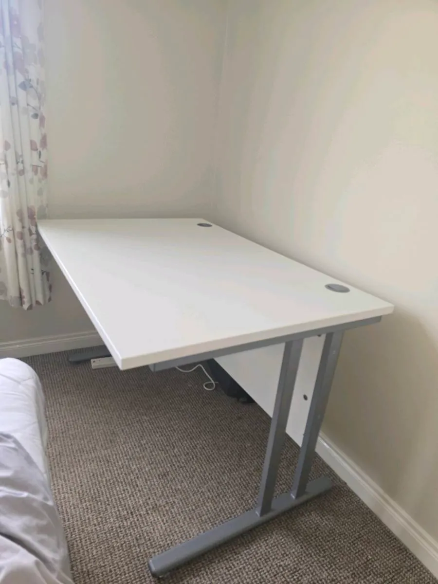 Computer Desk - Image 1