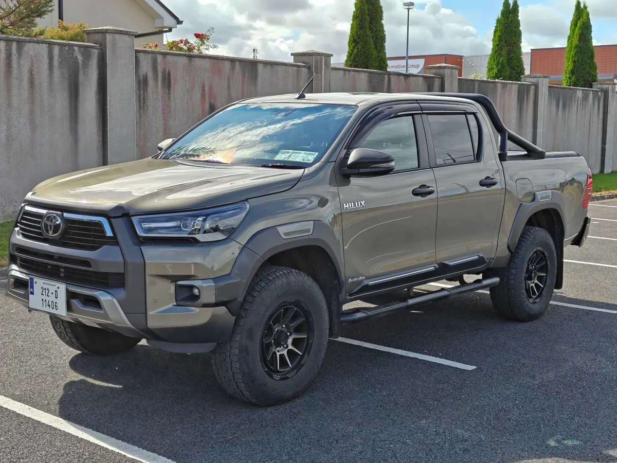 Toyota Hilux 2021 - Image 2