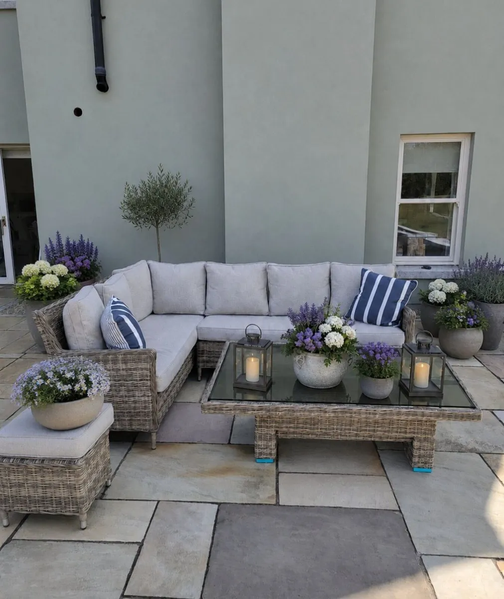 Garden furniture - Image 1