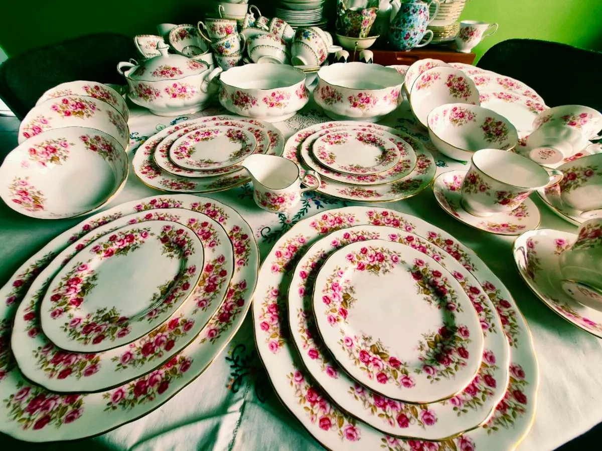Queens Rose garden dinner service. - Image 2