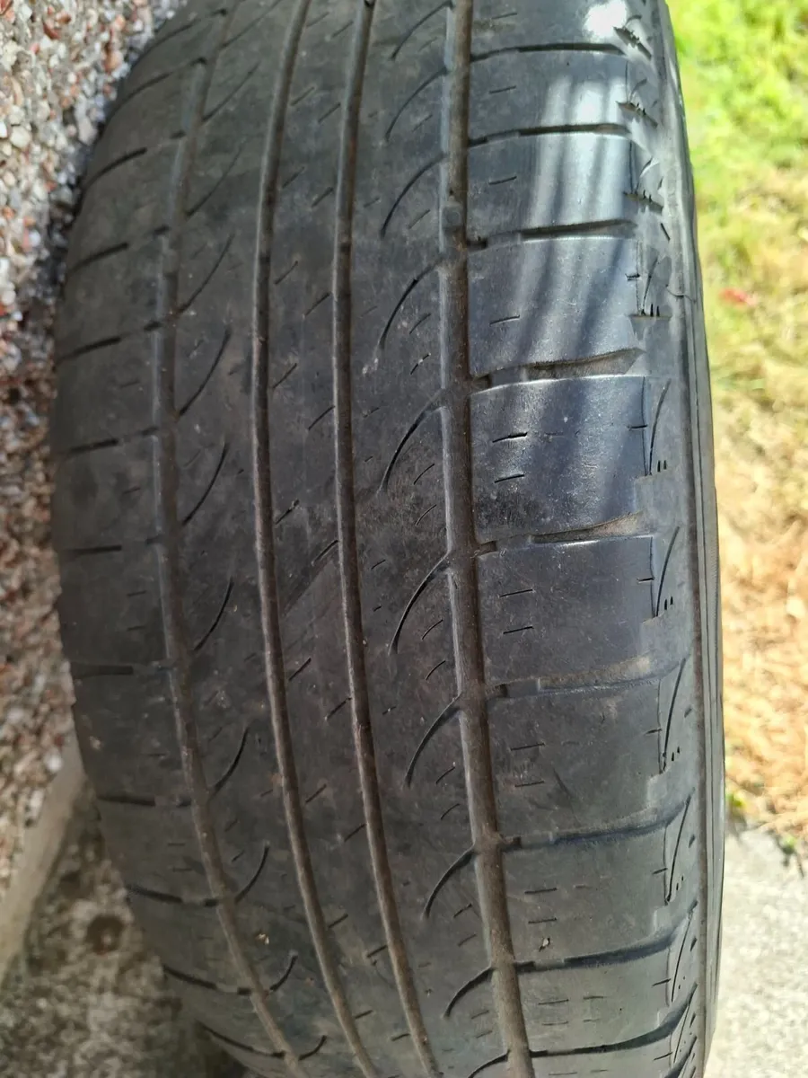 Spare Wheel 215/65 16 + Kit & Tuscon Roof strips - Image 3