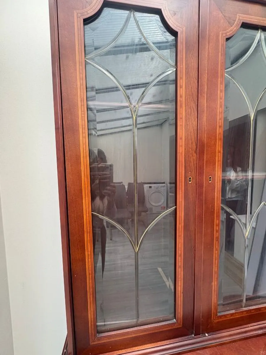 Furniture Beautiful Italian Inlaid Display and storage Cabinet - Image 3