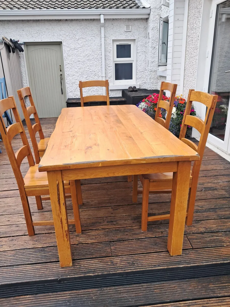 Kitchen table and chairs - Image 1