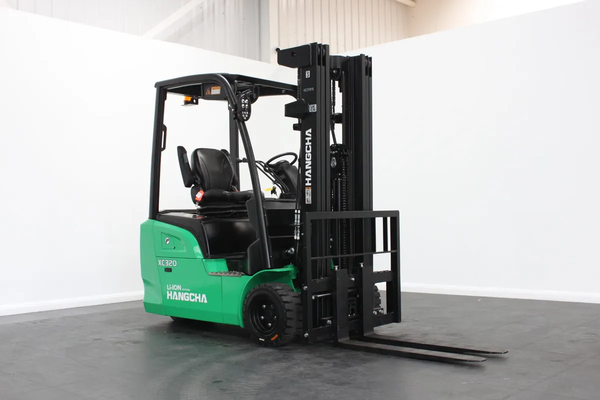 Hangcha XC320 2.0T | Half Cab Lithium Forklift - Image 1