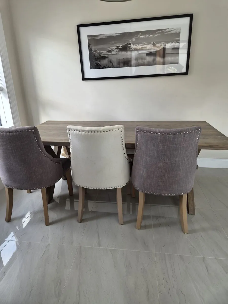 Dining table set and matching island chairs - Image 2