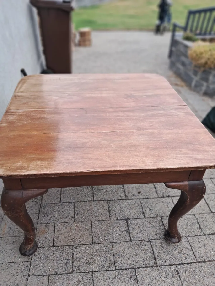 Dining room table - Image 1