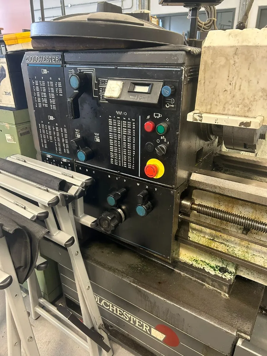 Used Colchester Triumph 2500 Centre Lathe - Image 2