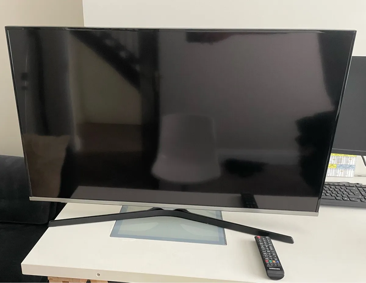 Samsung 40” Full HD LED TV (Model UE40J5100AK) - Image 1