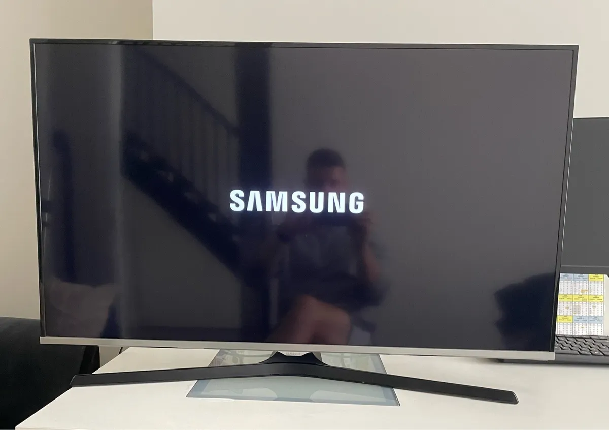 Samsung 40” Full HD LED TV (Model UE40J5100AK) - Image 2