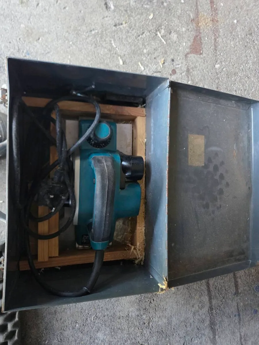 Makita Planer 240v - Image 3