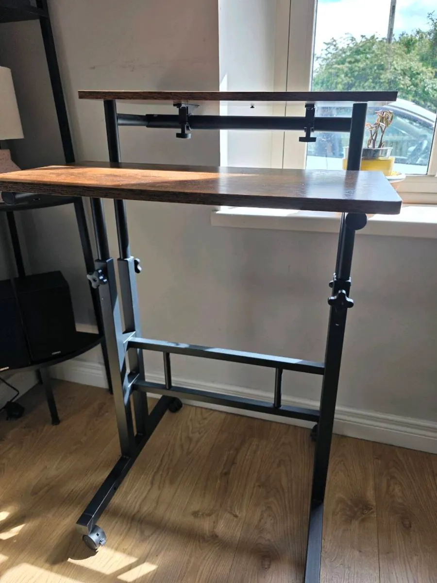 Adjustable standing desk - Image 1