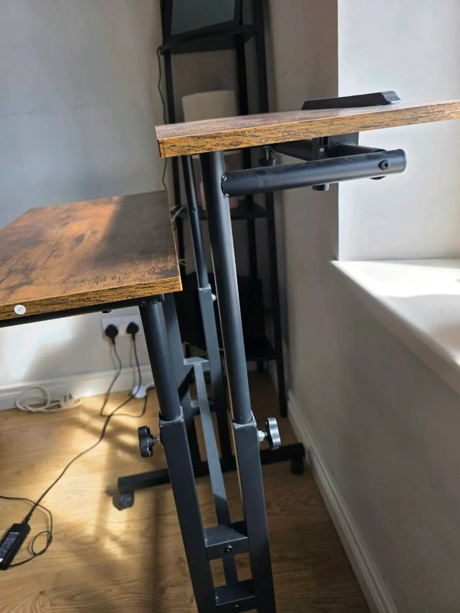 Adjustable standing desk - Image 3