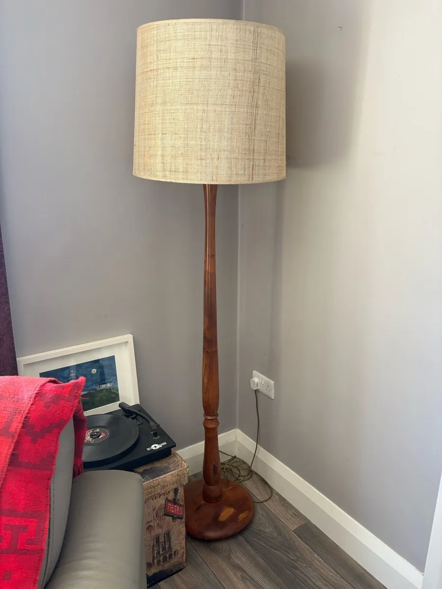 Lamp stand - Image 1