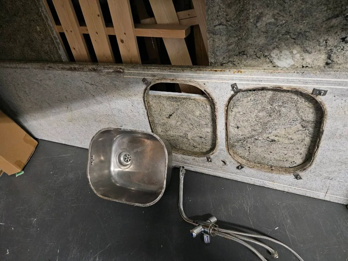 Granite worktops - Image 1