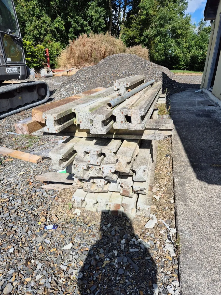 H Posts - Image 1
