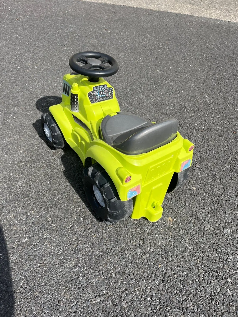 Kid’s ride on tractor - Image 2