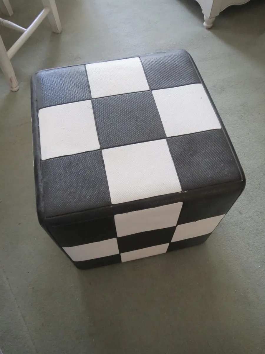 Harlequin checkered black white stool table - Image 2