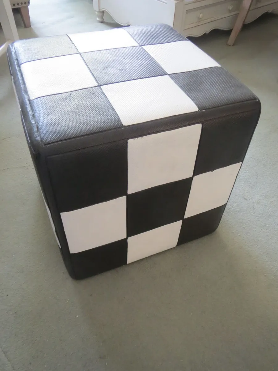 Harlequin checkered black white stool table - Image 3