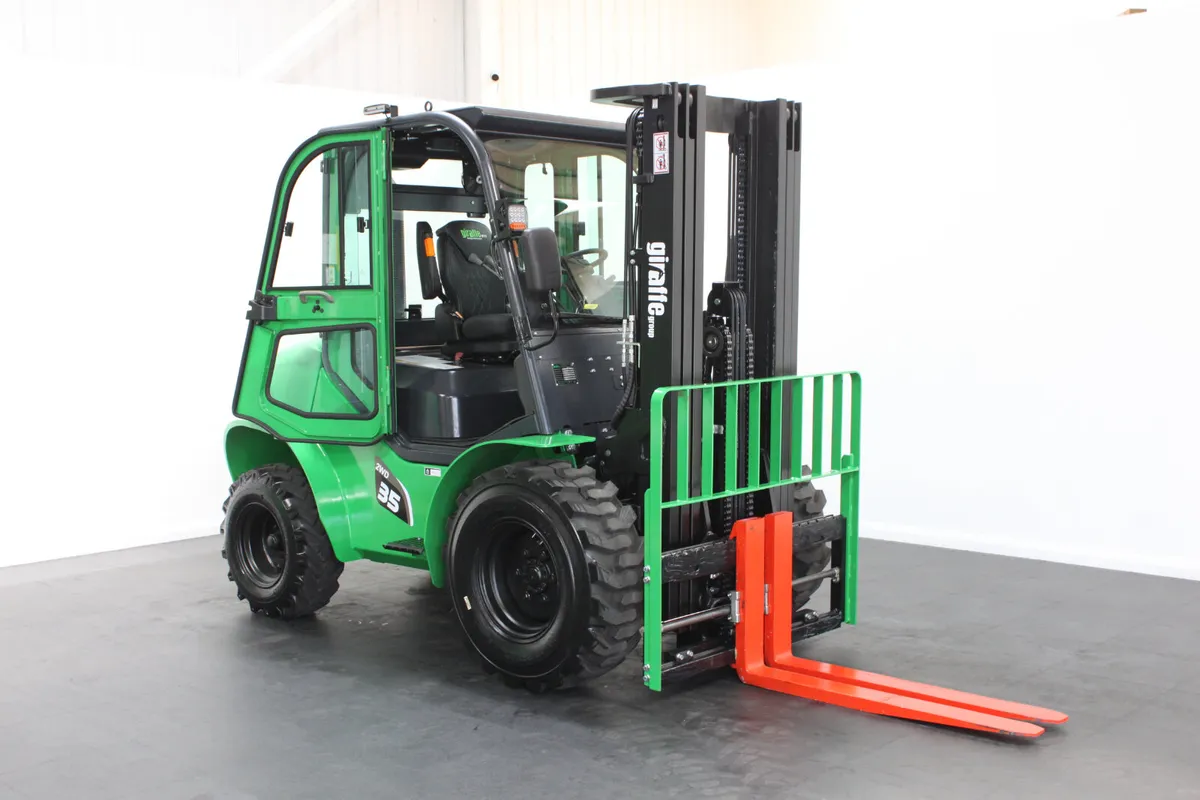 giraffe CPCD35-2WD -  Rough Terrain Forklift - Image 1