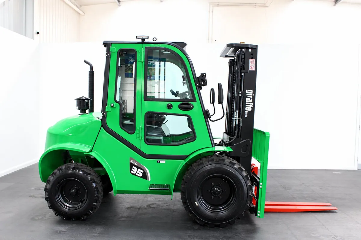 giraffe CPCD35-4WD - Rough Terrain Forklift - Image 1