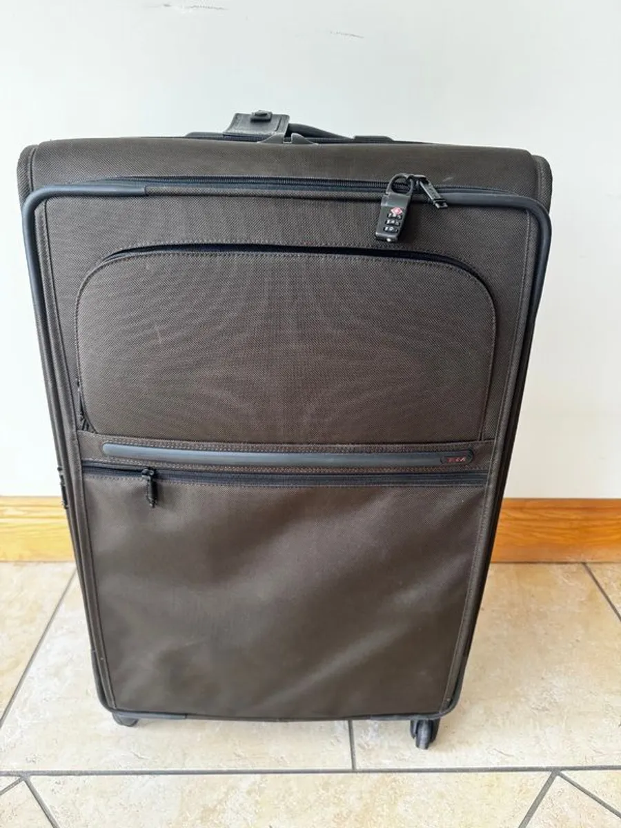 Tumi Extended Trip Expandable 4-Wheeled Packing Case excellent condition - Image 1