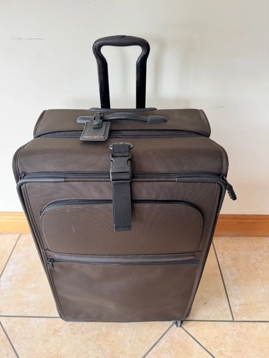 Tumi Extended Trip Expandable 4-Wheeled Packing Case excellent condition - Image 4