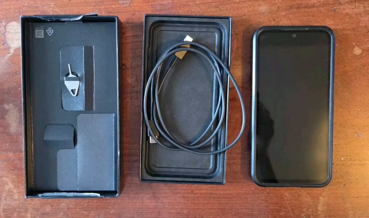 Samsung Galaxy S23FE128GB+Spigen Case Mint condit - Image 2