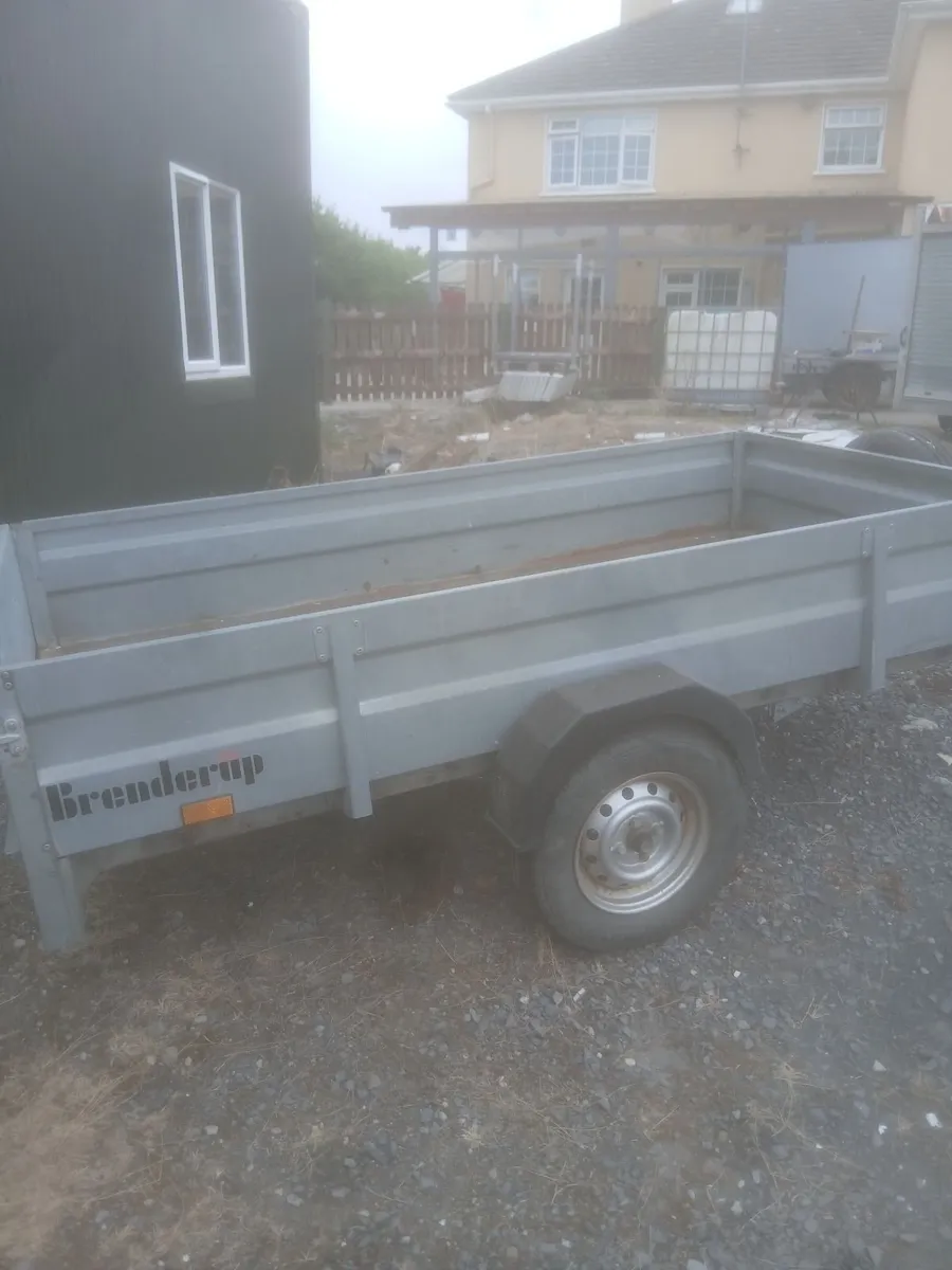Trailer - Image 1