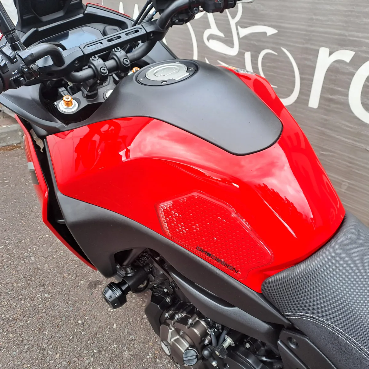 2021 Yamaha MT-07 Tracer red - Image 3