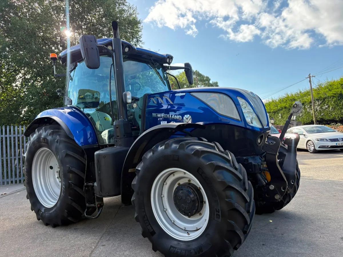 2017 New Holland T7.225 Blue Power - Image 2