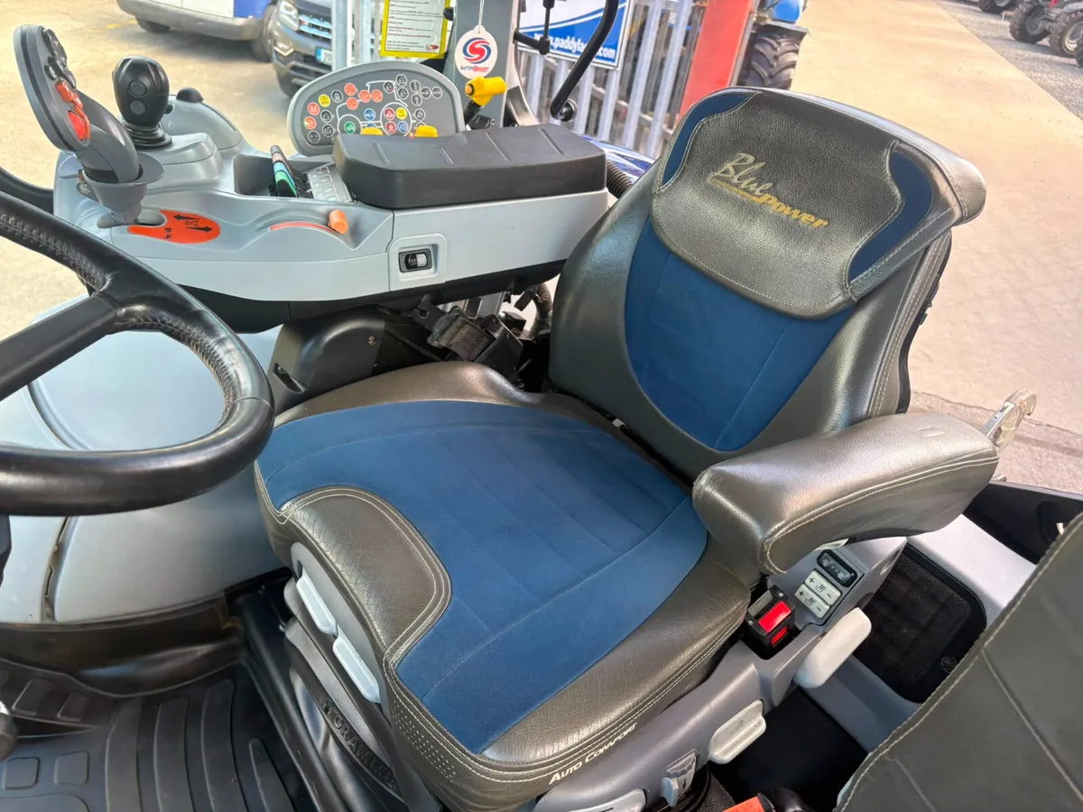 2017 New Holland T7.225 Blue Power - Image 4