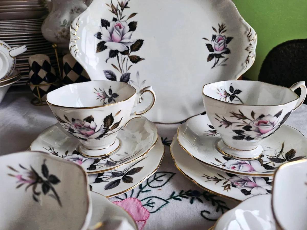 Royal Albert Queens messenger tea service - Image 2