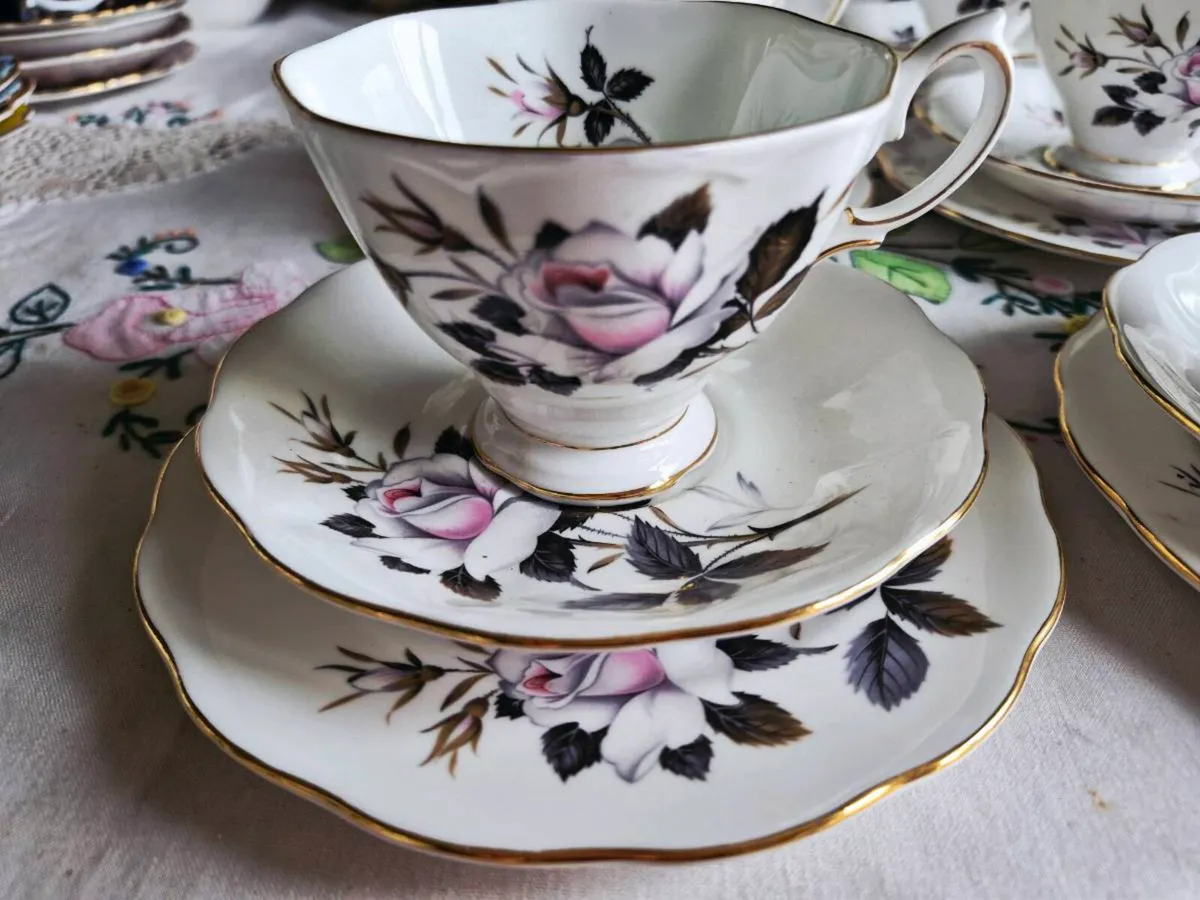 Royal Albert Queens messenger tea service - Image 3